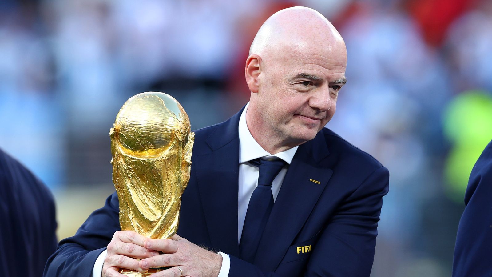 世界杯:国际足联主席詹尼·因凡蒂诺提出3000万英镑激励,促使成员支持有争议的私人投资计划